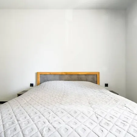 6 6 Bathrooms 2 Levels Kitchens 公寓 *