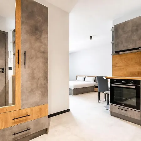 6 6 Bathrooms 2 Levels Kitchens *