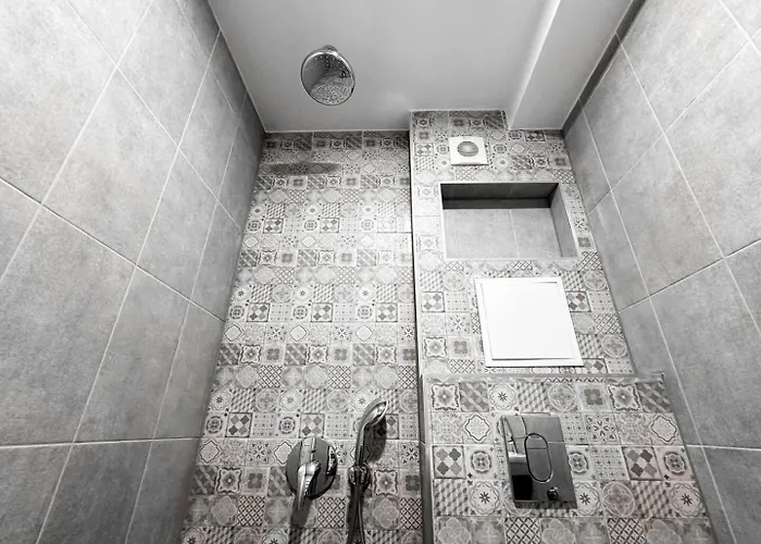 Apartment 6 6 Bathrooms 2 Levels Kitchens