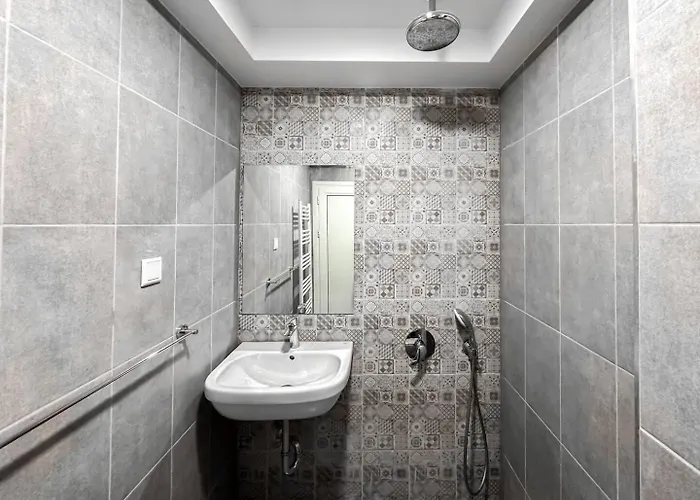 6 6 Bathrooms 2 Levels Kitchens