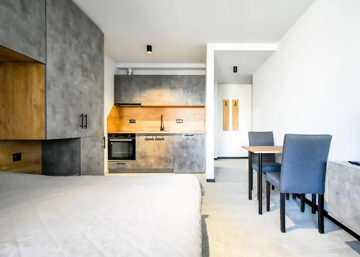 Apartment 6 6 Bathrooms 2 Levels Kitchens