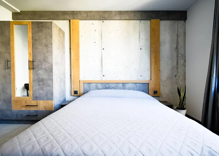 6 6 Bathrooms 2 Levels Kitchens Apartment