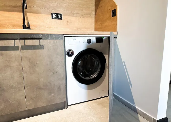 6 6 Bathrooms 2 Levels Kitchens