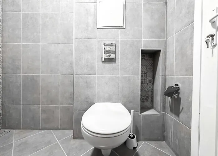 Apartment 6 6 Bathrooms 2 Levels Kitchens *