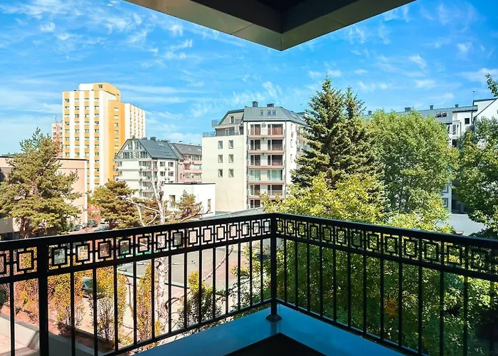 6 6 Bathrooms 2 Levels Kitchens