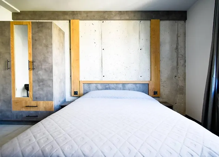 6 6 Bathrooms 2 Levels Kitchens アパート *