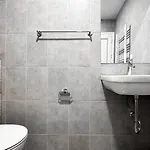 Apartment 6 Studios 6 Bathrooms 2 Levels Kitchens *