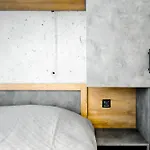 6 Studios 6 Bathrooms 2 Levels Kitchens