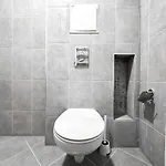 6 Studios 6 Bathrooms 2 Levels Kitchens Apartment *