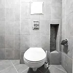 Apartment 6 Studios 6 Bathrooms 2 Levels Kitchens *