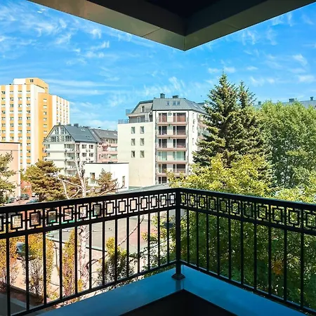 6 Studios 6 Bathrooms 2 Levels Kitchens