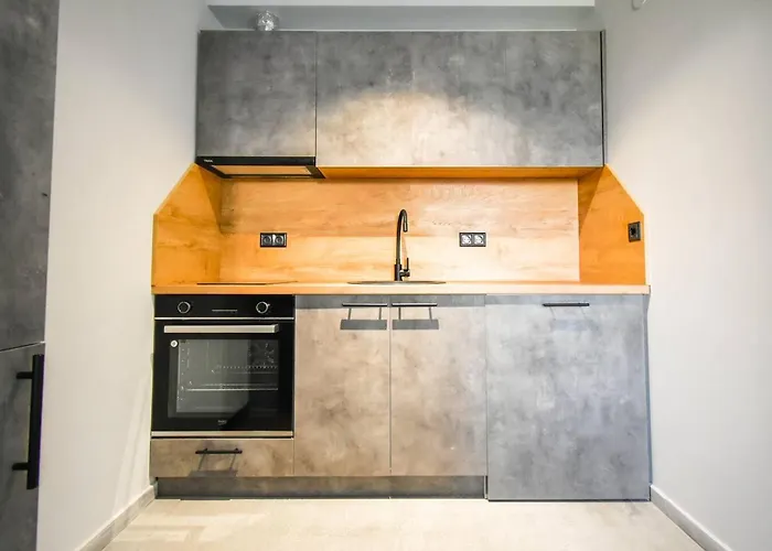 6 Studios 6 Bathrooms 2 Levels Kitchens *