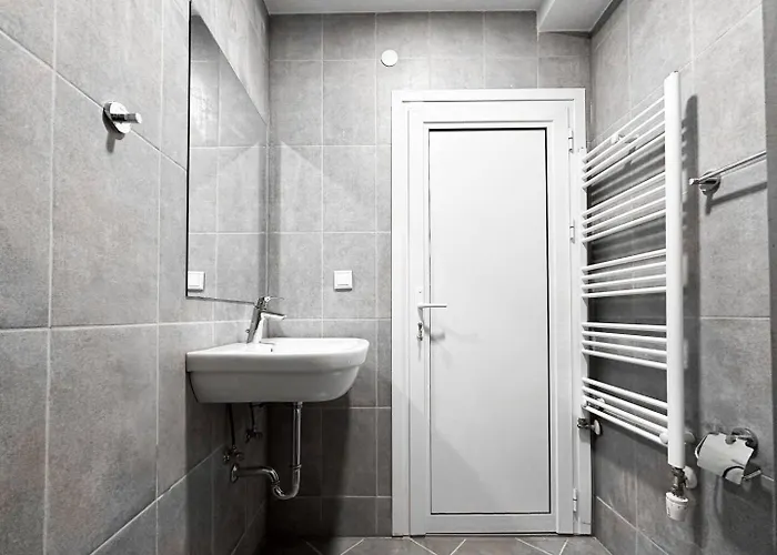 6 Studios 6 Bathrooms 2 Levels Kitchens *