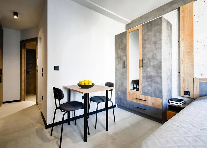 6 Studios 6 Bathrooms 2 Levels Kitchens